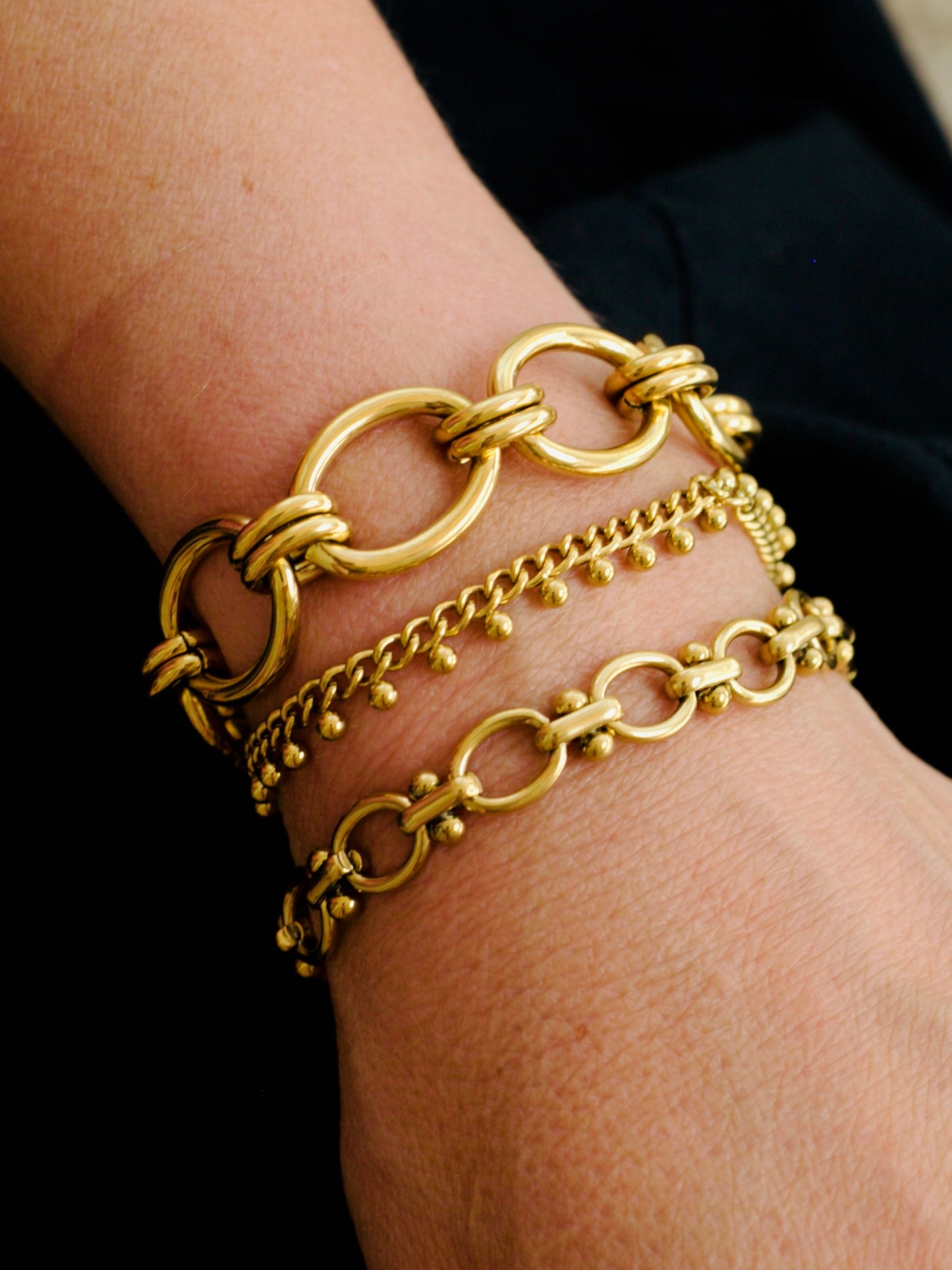 Bold Linked Oval Bracelet in Gold