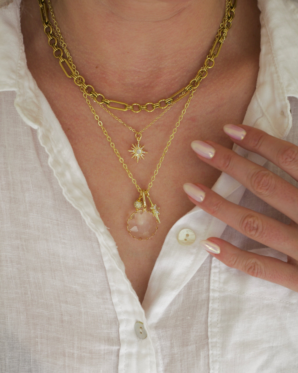 Classic Gold Rectangular Link Choker Necklace with Round Clasp
