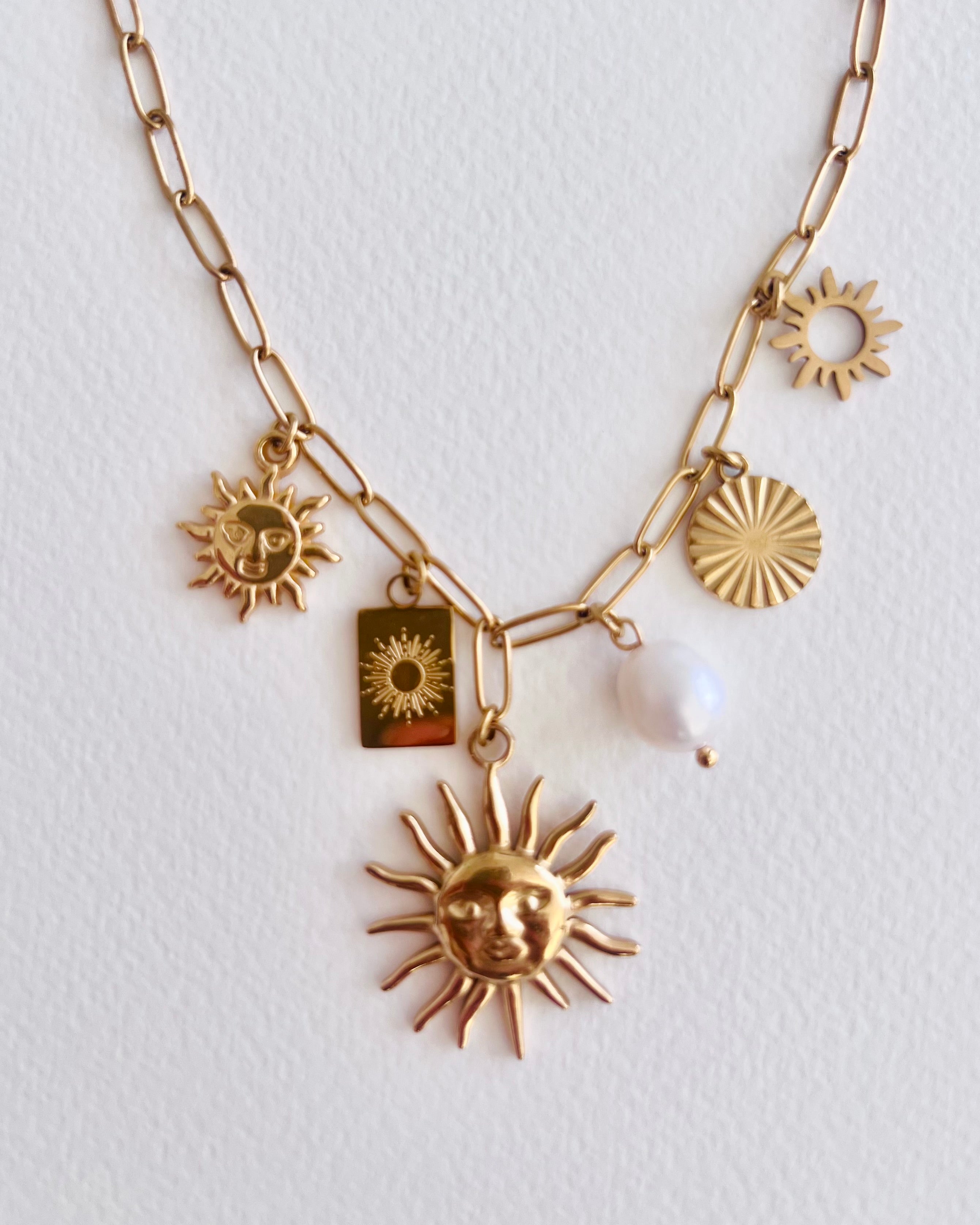 Charm Necklace 'Sun Lover' in Gold - Preorder Now