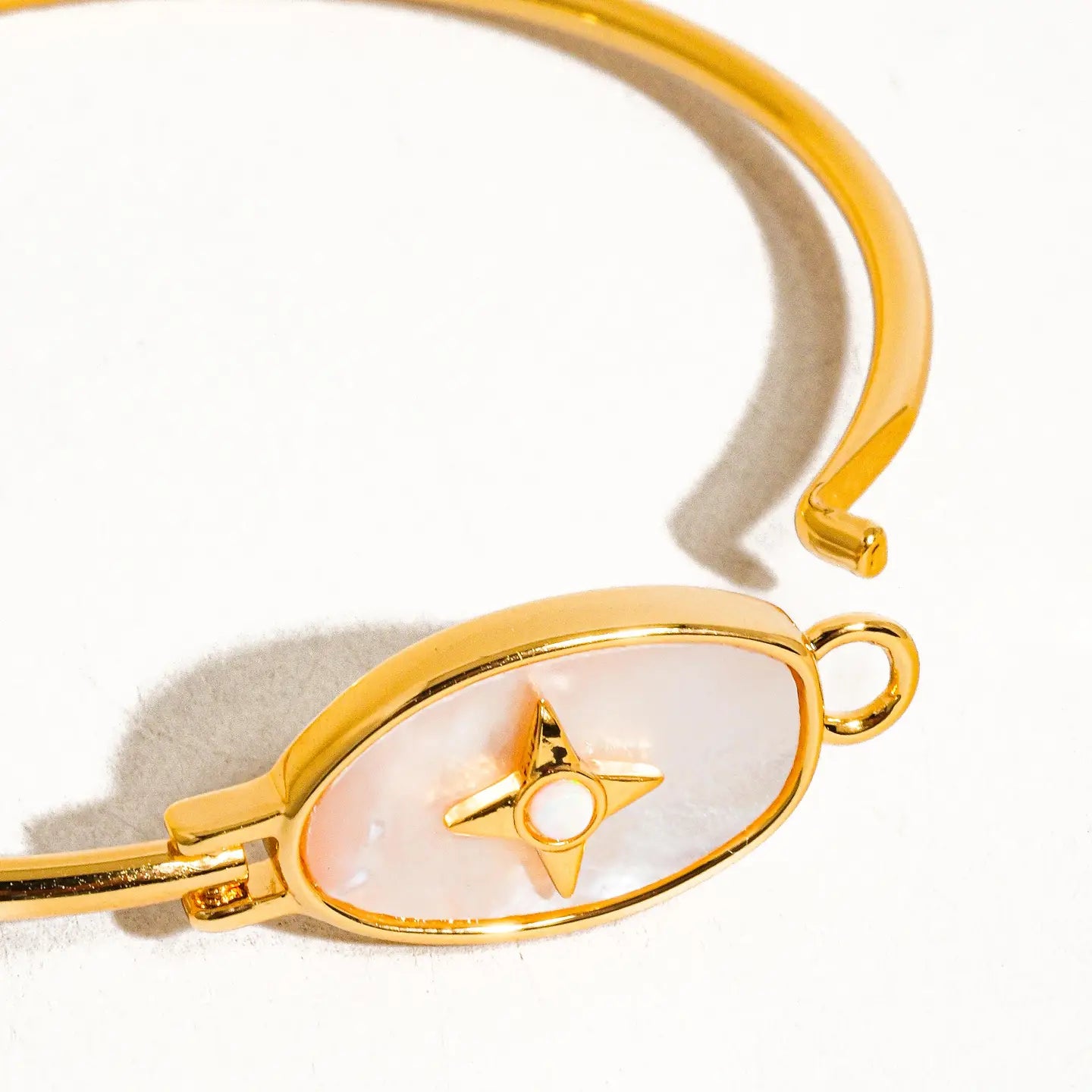 Aileen 18K Gold Vintage Star Shell Bangle - Preorder Now