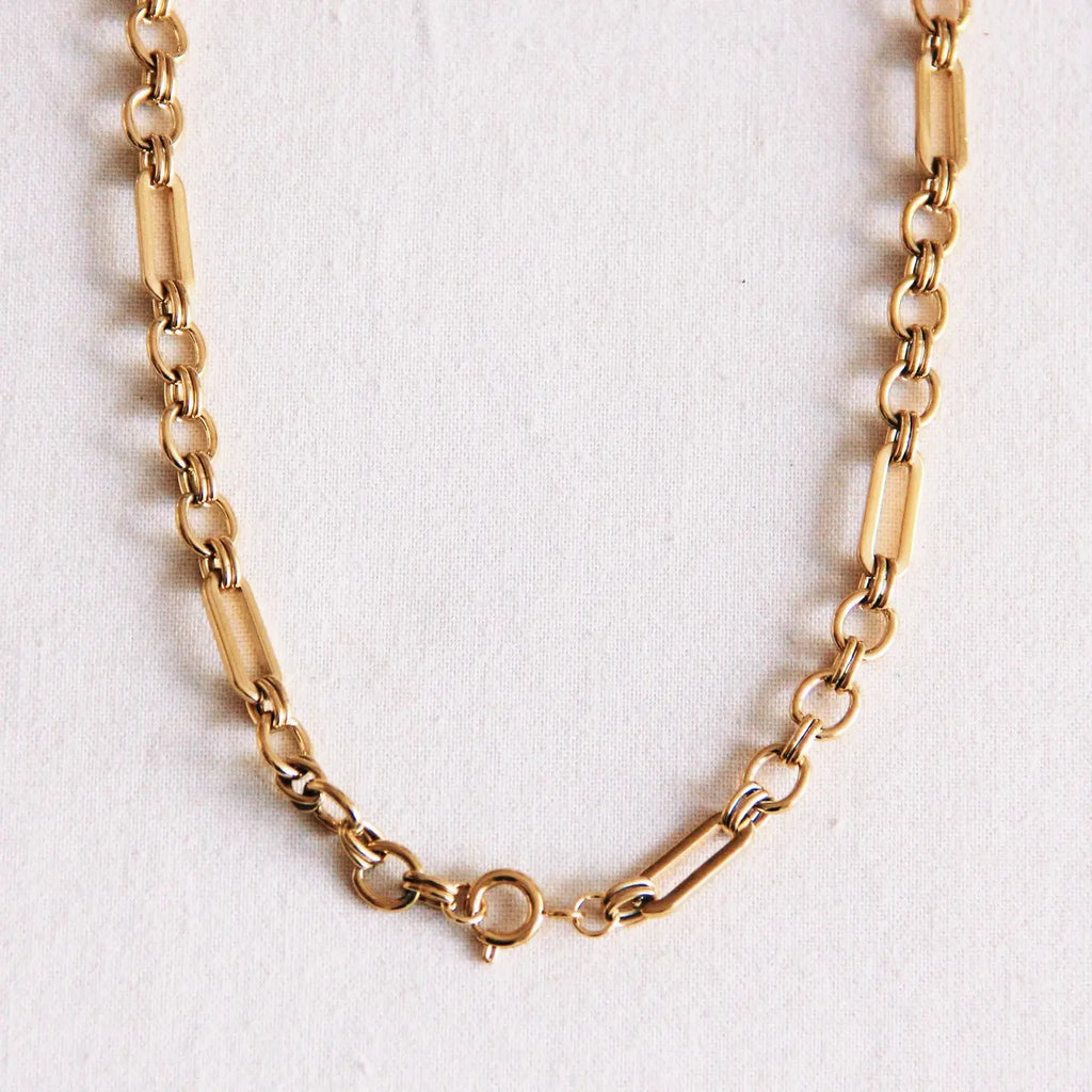 Classic Gold Rectangular Link Choker Necklace with Round Clasp